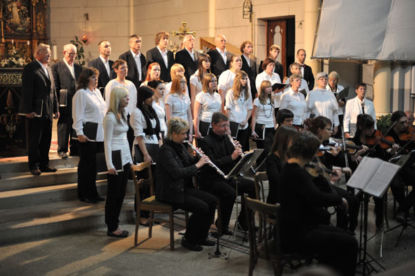 Chor und Orchester beim Konzert