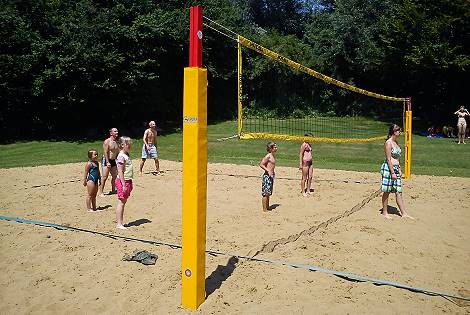 Chorfahrtteilnehmer beim Volleyball