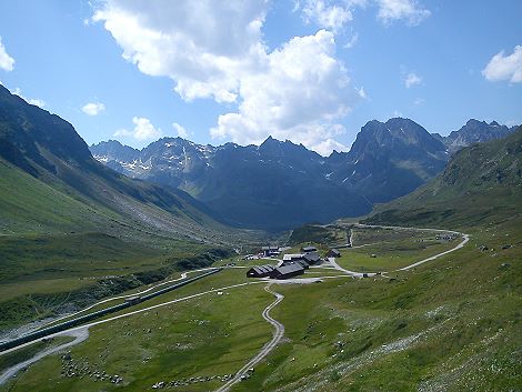 Blick in malerisches Alpental